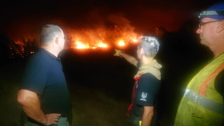 Ангелов: Пожарот во Богословец е изгаснат, но се шири на исток од селото