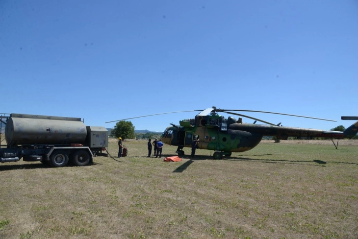 Армијата обезбеди полнење гориво во хеликоптерите во близина на критичните точки