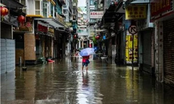 Во поплавите во Кина загинаа 21 човек