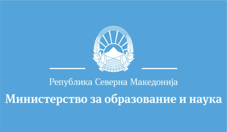 Учениците кои наставата од прво одделение ја следат на српски јазик, ќе добијат учебник на мајчин јазик