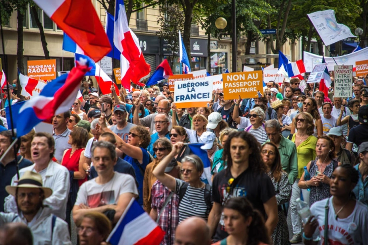 Шести викенд по ред Французите протестираат против ковид сертификатите