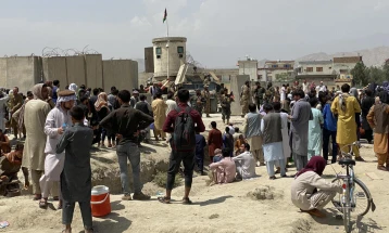 Продолжуваат евакуациите од Авганистан по смртоносниот напад