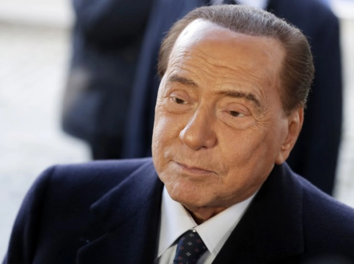 Берлускони повторно примен во болница