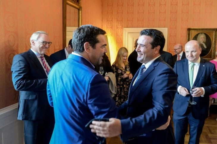 Заев и Ципрас денеска ќе ја примат Меѓународната наградата за мир на Вестфалија