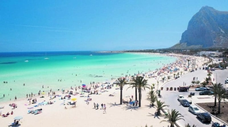 Царината на Сардинија заплени незаконски собран песок, школки и камења