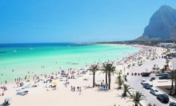 Царината на Сардинија заплени незаконски собран песок, школки и камења