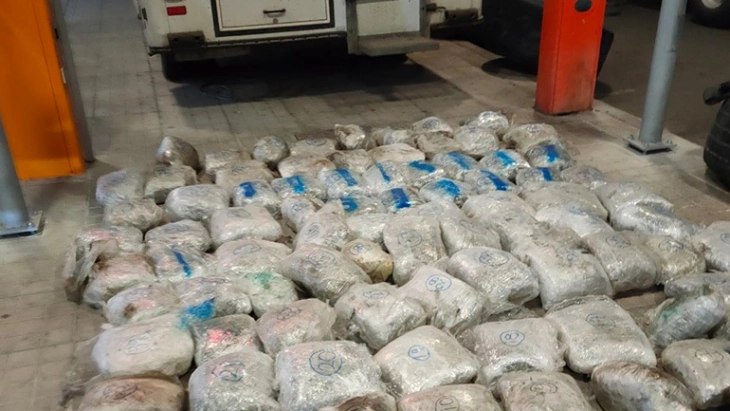 На граничниот премин Евзони откриени 90 килограми канабис во камион од Северна Македонија