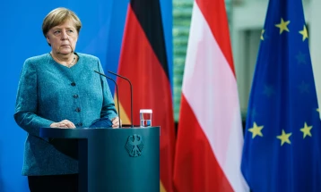 Меркел: Од 10.000 до 40.000 локален персонал во Авганистан имаат право да бидат евакуирани во Германија