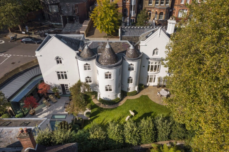 Куќа налик замок која чини 17,5 милиони фунти