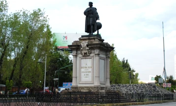 Мексико Сити ја заменува статуата на Колумбо со лик на староседелка