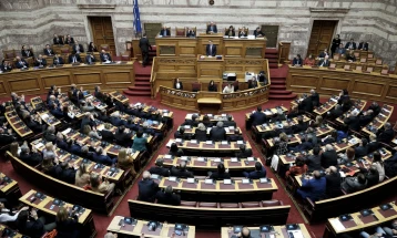 Невакцинирани само петмина грчки пратеници