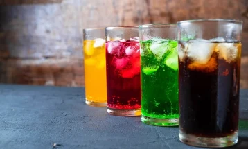 Вештачки засладените сокови ги удвојуваат шансите за мозочен удар