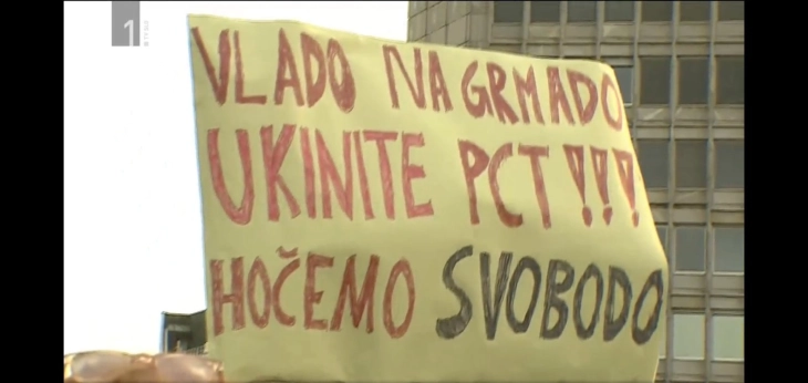 Во Љубљана протест против ковид-мерките, повредени полицајци, полицијата одговори со солзавец