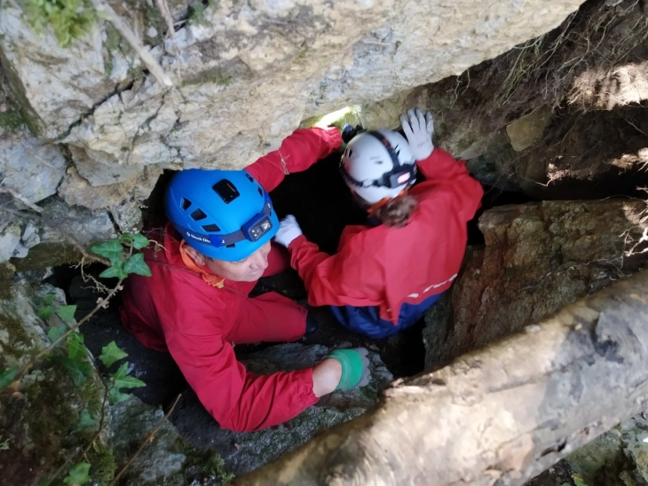 Арамиска пештера, капките вода чуваат тајни во Тиквешијата