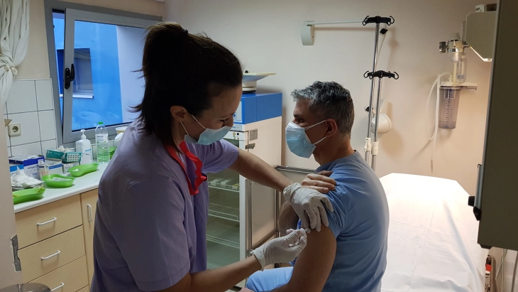 Вакцинација со трета доза за здравствените работници, згрижените во домови за стари лица и граѓаните над 60 години во Грција