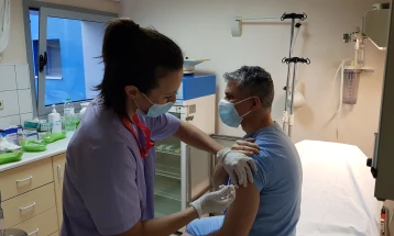 Вакцинација со трета доза за здравствените работници, згрижените во домови за стари лица и граѓаните над 60 години во Грција