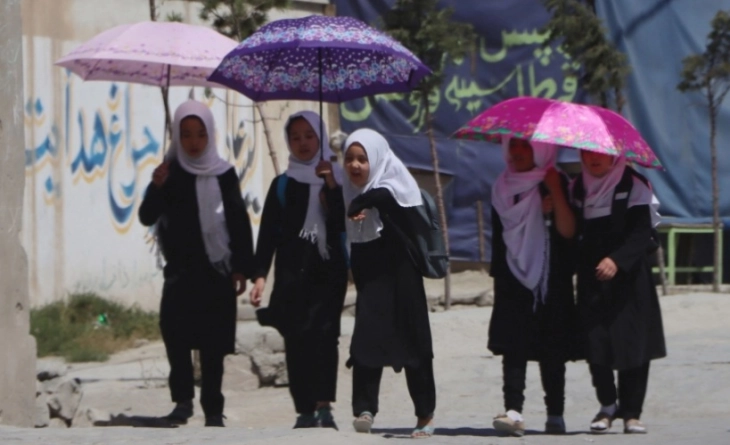 Талибанците најавија враќање на авганистанските девојчиња во училиште