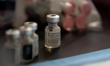 Трета доза вакцина против Ковид-19 од понеделник, брзи антигенски тестови за учениците