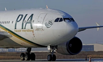 Пакистан им забрани на невакцинираните да патуваат на домашни летови