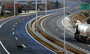 Сообраќајот по наместа влажни коловози