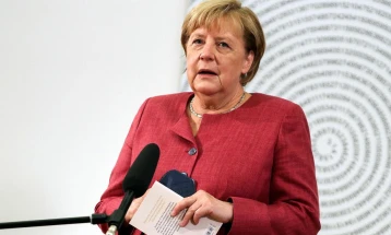 Софиски „Медиапул“: Меркел до крај ќе се обидува да ја убеди Бугарија „да ја пушти Северна Македонија во ЕУ“