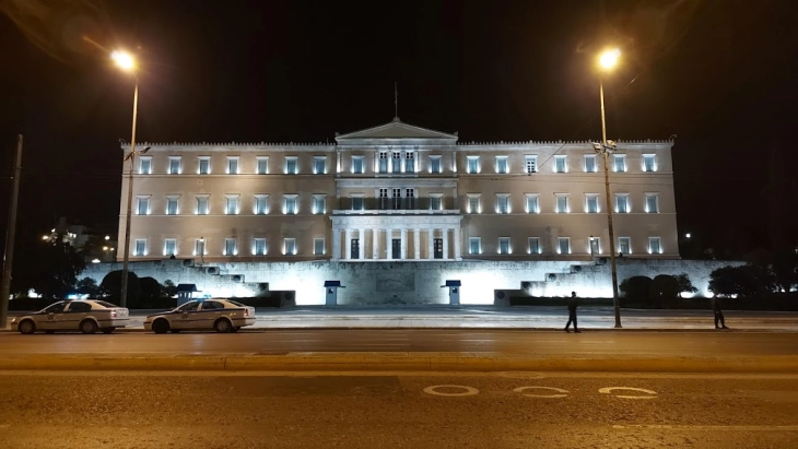 Во Грција повеќе нема да се воведуваат полициски час и забрана за музика во угостителските објекти