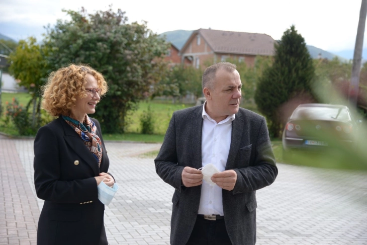 Шекеринска во посета на домашната компанија „Везе Шари“ со искуство на НАТО пазарот 