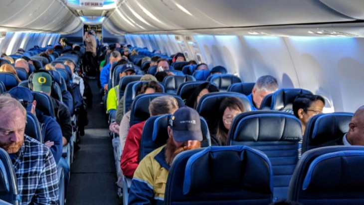 Две авиокомпании го укинаа носењето маски на летовите во Скандинавија