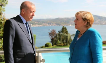 Меркел вети дека ќе ја продолжи поддршката од ЕУ за Турција