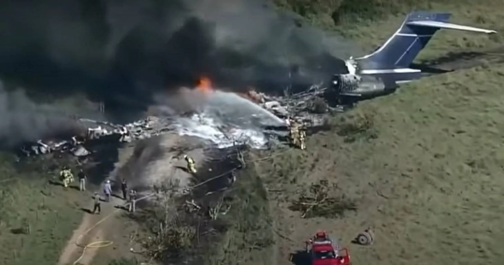 Се запали авион во Тексас, сите патници преживеаја
