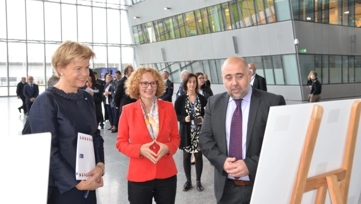 Во Брисел отворена изложбата насловена „Патот на Северна Македонија до НАТО“