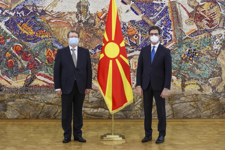 Пендаровски ги прими акредитивните писма на новите амбасадори на Кралството Шпанија и на Република Кореја