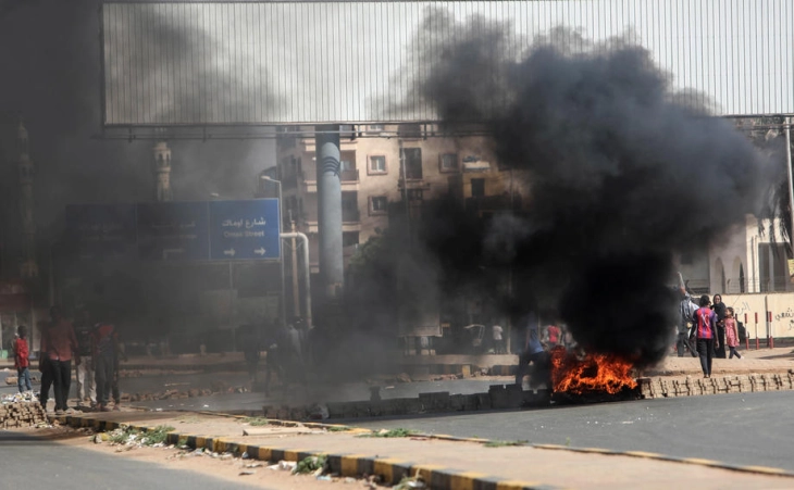 По воениот удар во Картум избија насилни протести