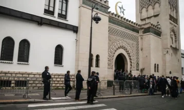 Франција до крајот на годината ќе затвори уште седум џамии и муслимански здруженија
