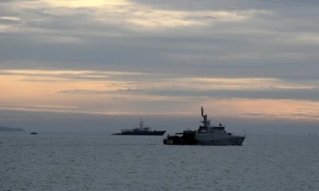Црноморската флота го следи движењето на американскиот разурнувач