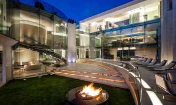 Алиша Кис го покажа својот нов луксузен дом