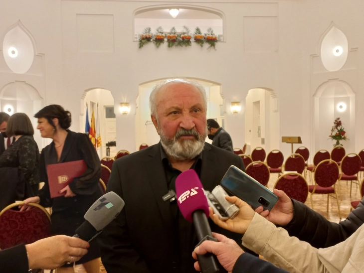 Во Битола врачена наградата за животно дело на актерот Петар Мирчевски