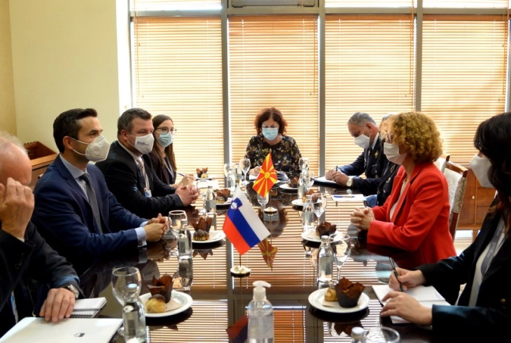 Шекеринска - Тонин: Иницирана програма „Берово” за обука на 40 македонски пожарникари во Словенија