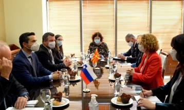 Шекеринска - Тонин: Иницирана програма „Берово” за обука на 40 македонски пожарникари во Словенија