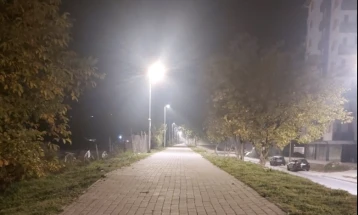 Осветлена пешачката патека на насипот во Ѓорче Петров
