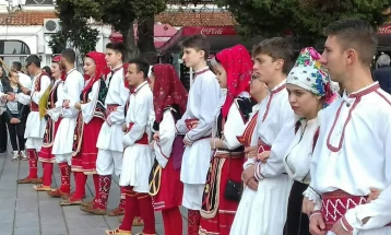 Масовно учество на годинашната Фолклорнa смотрa од западниот регион одржана во Охрид