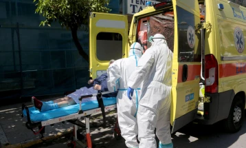 Грчката Влада им нареди на приватните лекари да помогнат во јавното здравство