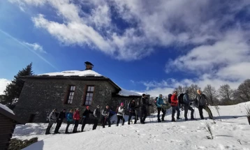 Планинарите од „Љуботен“ традиционално во новата година прво го искачија врвот Љуботен