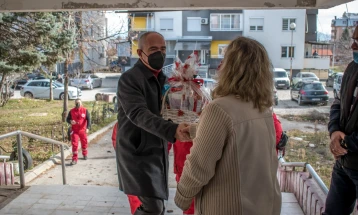 Градоначалникот на Битола Коњановски посети бездомни лица