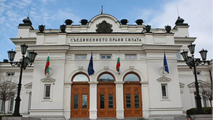 Во бугарскиот Парламент влез само со зелен сертификат 