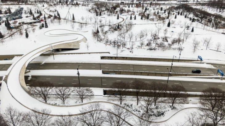 Снежно невреме во источниот дел на САД, 200.000 домаќинства без струја