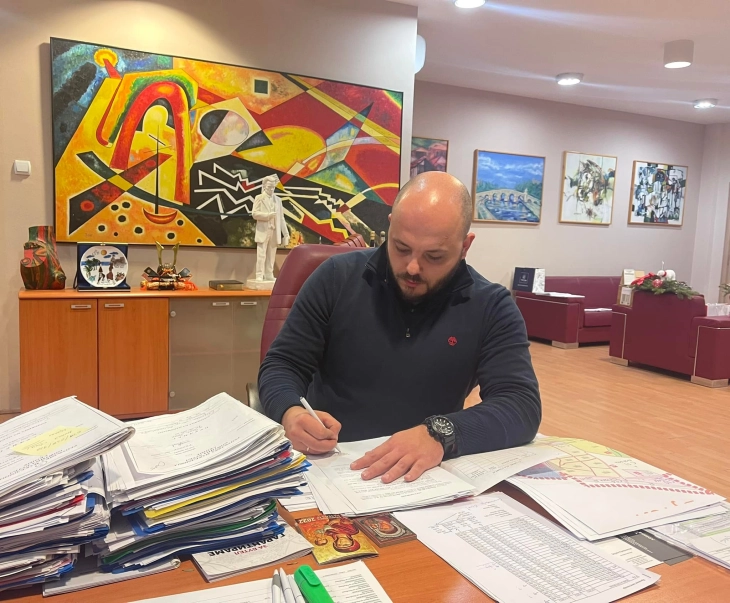 Градоначалникот Костовски потпиша решенија за легализација на објекти на територија на Бутел