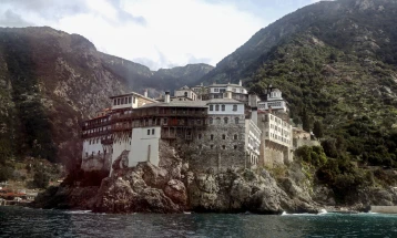 „Та Неа“: На Света Гора од Ковид-19 починале најмалку 40 монаси