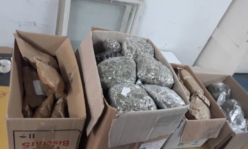 Пронајдена дрога во скопско Јурумлери, приведен дилер на кокаин и марихуана