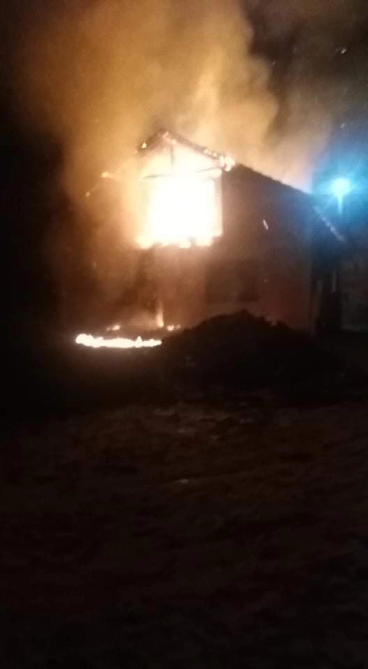 Изгоре објект полн со сено во беровското село Мачево